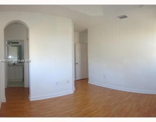 Building Photo - 3375 NE 15th Dr