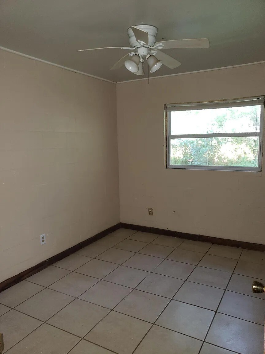 Building Photo - 723 Efferson St