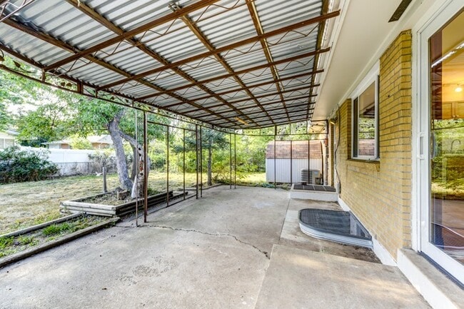 Building Photo - Beautiful and LARGE 4 bed 3 bath Home in Desirable Table Mesa Neighborhood with Full Basement.