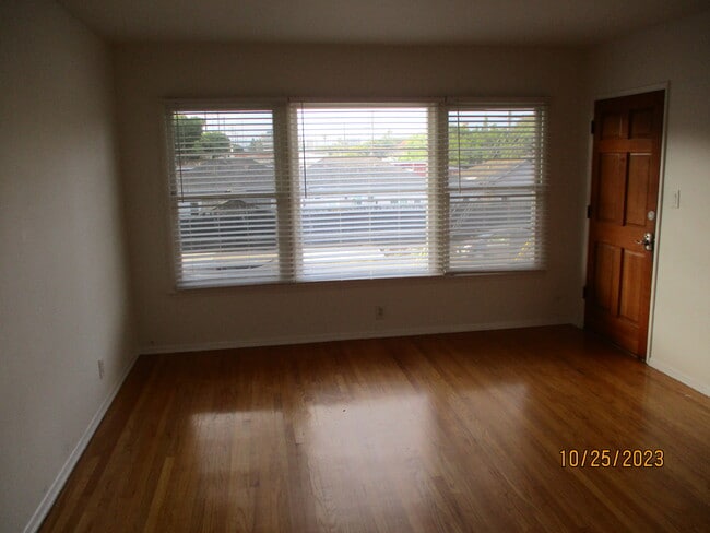 Building Photo - 4400 Overland Ave