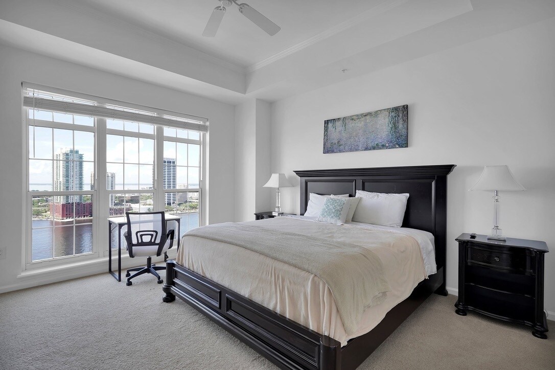 Building Photo - 400 E Bay St