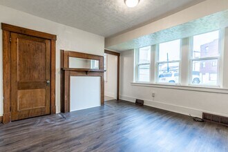 Building Photo - 466 Hays Ave