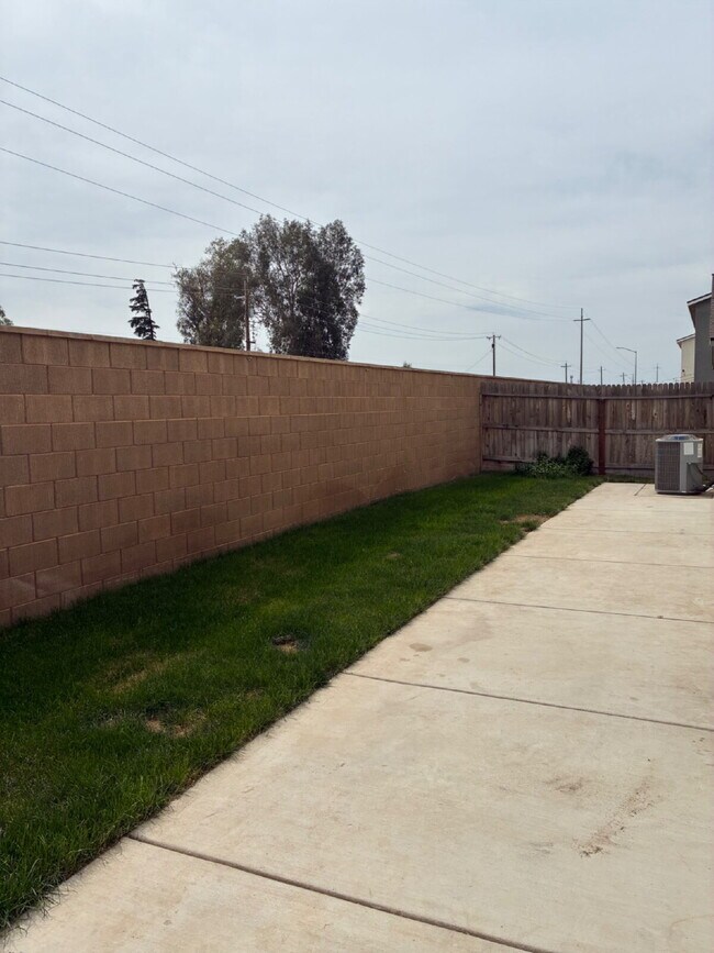 Building Photo - Modern Convenience and Luxury!! Move In Ready with Full Appliance Package!