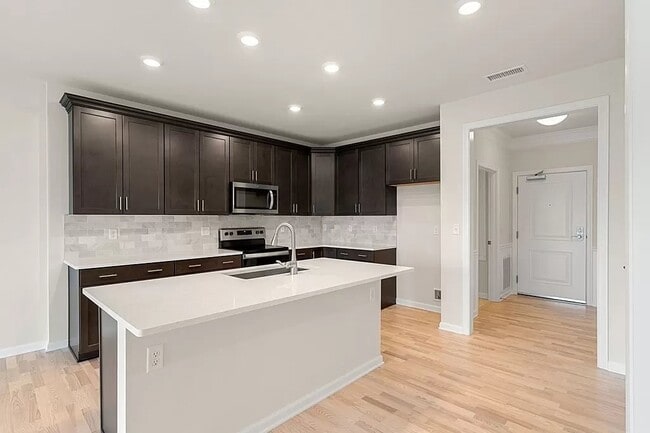 Building Photo - 401 Emery Ln