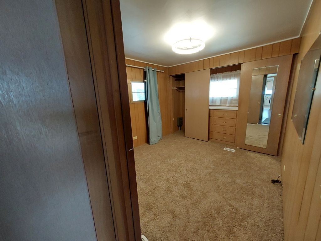 Building Photo - 810 51st Ave W