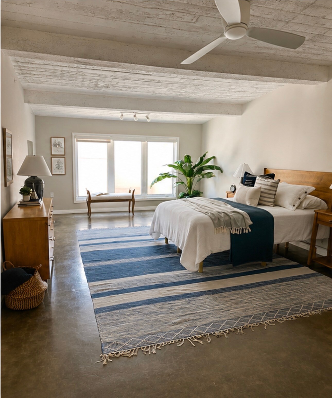 Main Bedroom - 125 N Raymond Ave