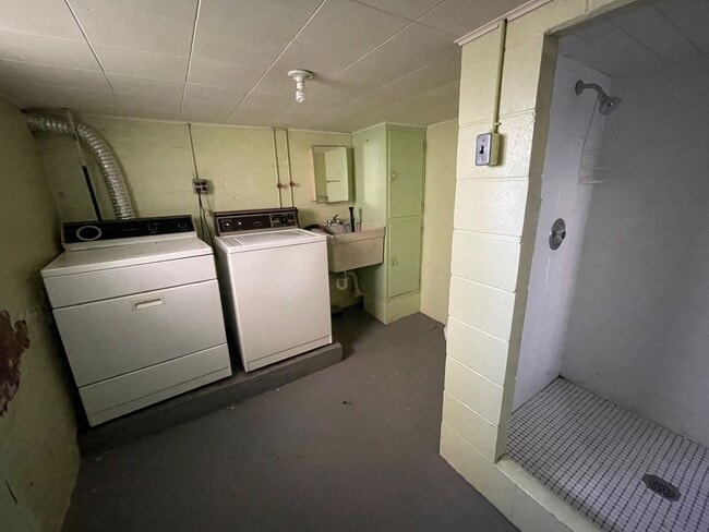 Building Photo - 4 Bedroom Home in Duluth - Available Now!