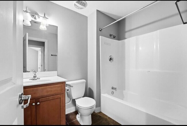 Building Photo - 5805 Mahon Dr