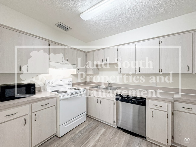 Building Photo - 730 Bebo Ln