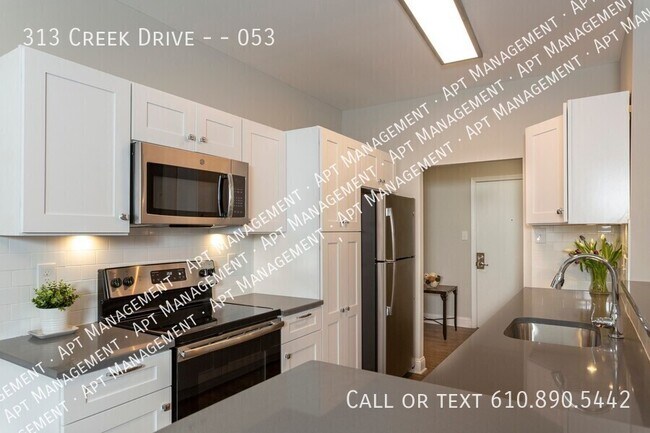 Building Photo - 313 Creek Dr