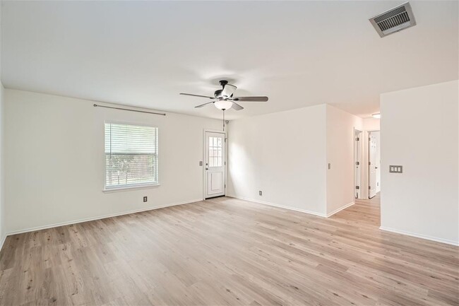 Building Photo - 6937 Sabrina Dr