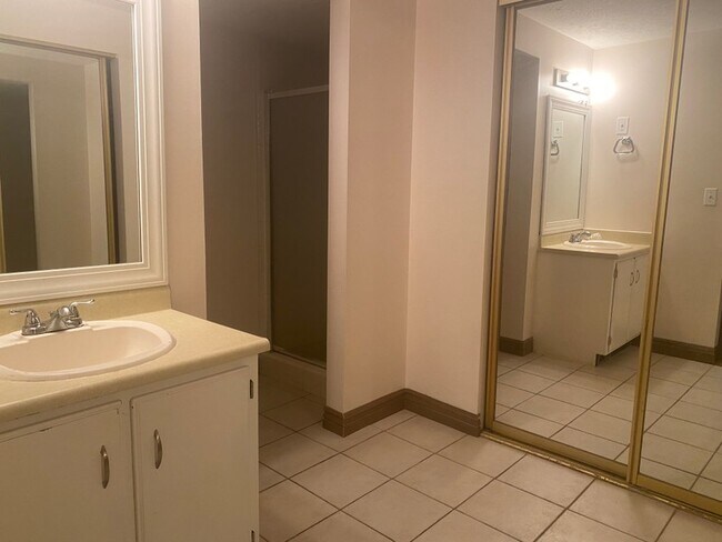 Building Photo - 1193 E Cottonwood Hills Dr