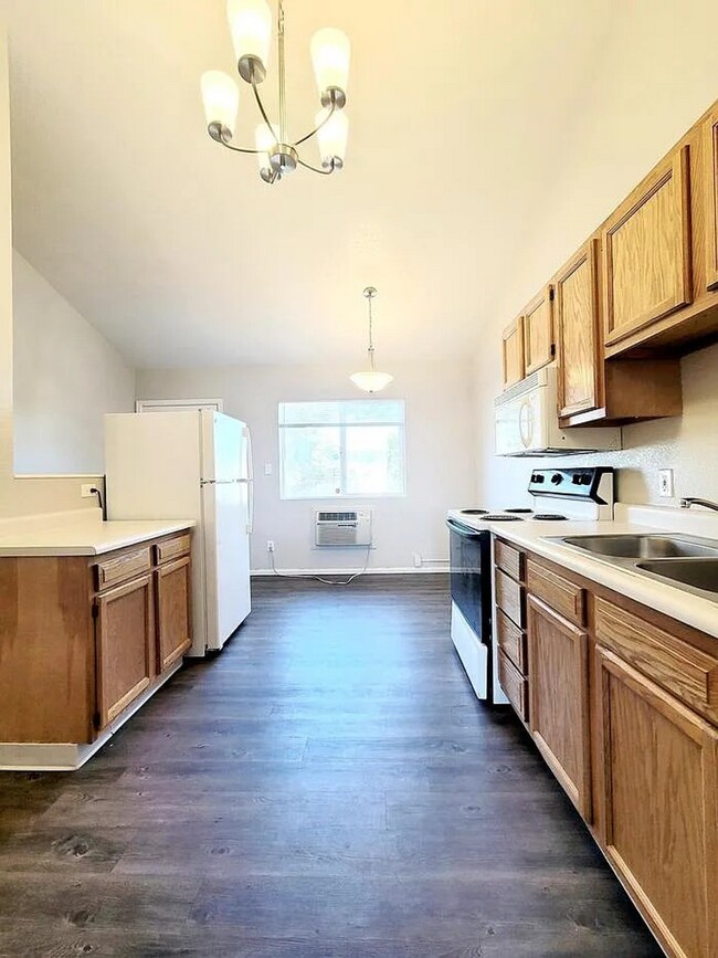 Building Photo - 1707 Oakshire Ln