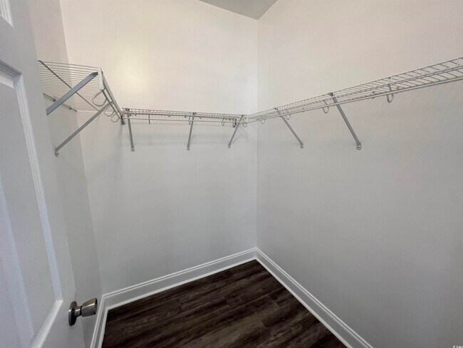 Building Photo - 2057 Silvercrest Dr