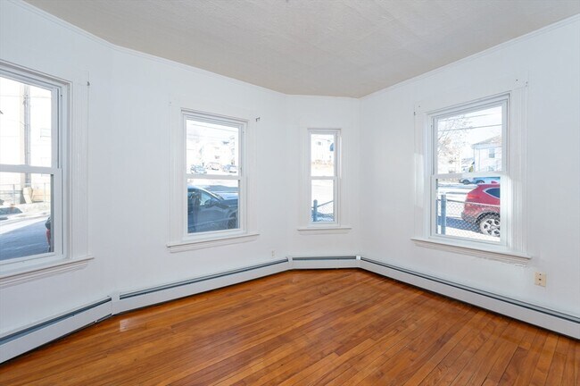 Building Photo - 26 Wilson St