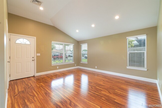 Building Photo - $4,200 | 3br/2ba Single Family Home in Kum...