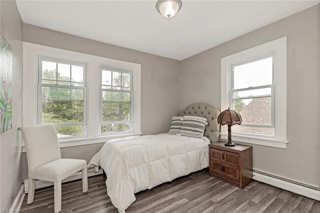 Building Photo - Lakefront 4-Bedroom Home for Rent in Euclid, OH