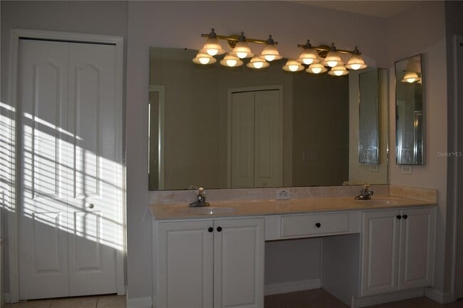 Building Photo - 15509 Montilla Loop