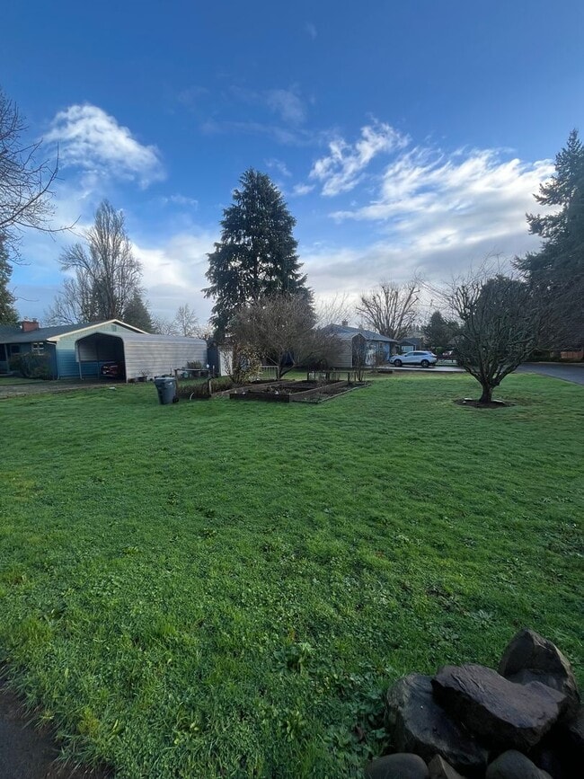 Building Photo - 2-Bedroom 1-Bathroom home off River Road