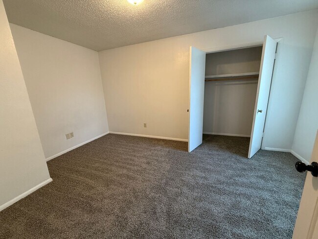Building Photo - 4313 S Maplewood Ave