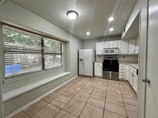 Building Photo - 4205 Greencrest Dr