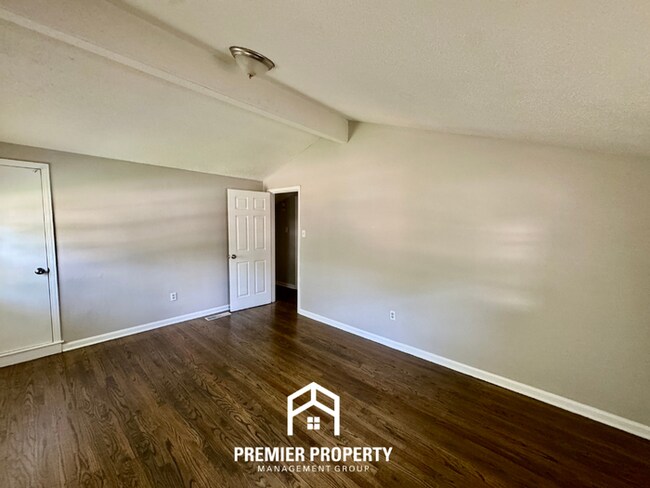 Building Photo - 3BR/2BA Memphis Rental with Hardwood Floors & Open Kitchen Layout