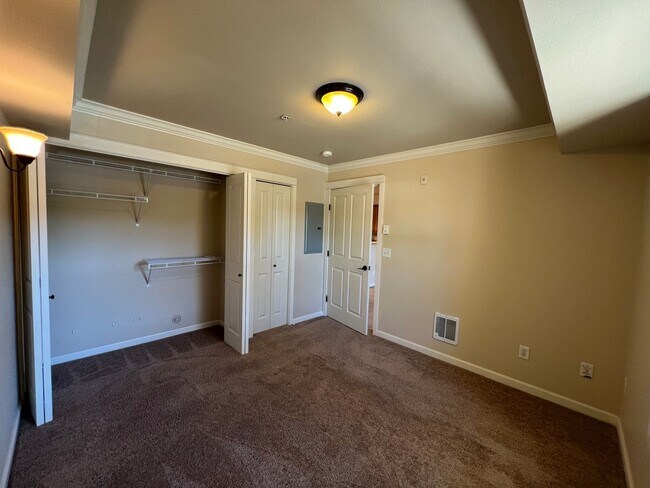 Building Photo - 1 Bedroom 1 Bath With Washer Dryer at Cypr...