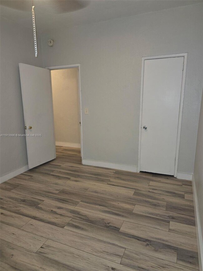 Building Photo - 215 30th St