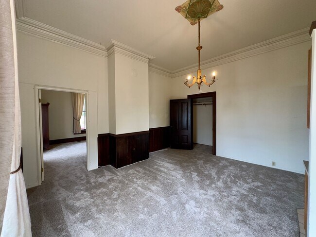 Building Photo - 190 W K St