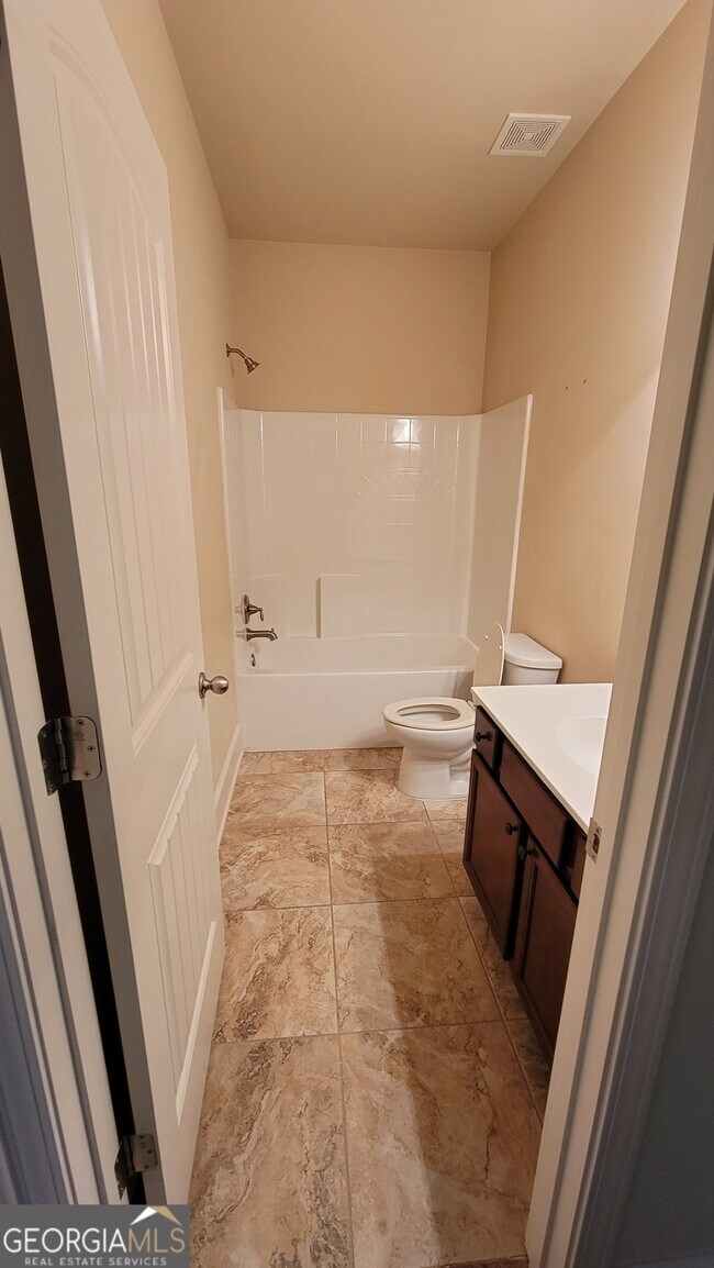 Building Photo - 5760 Aspen Dr