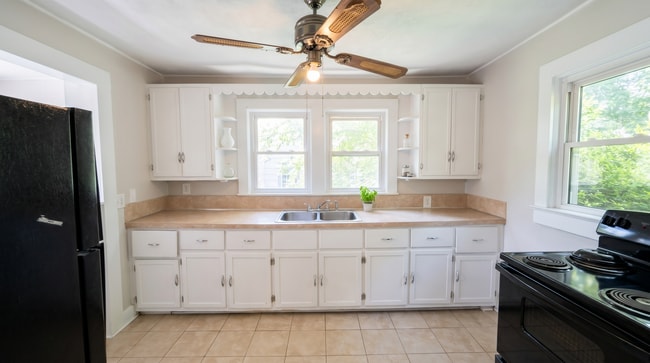 Building Photo - Affordable 2 Bedroom Home in Convenient Lenoir Location