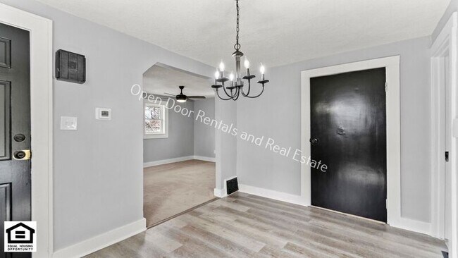 Building Photo - 2144 Edgehill Ave