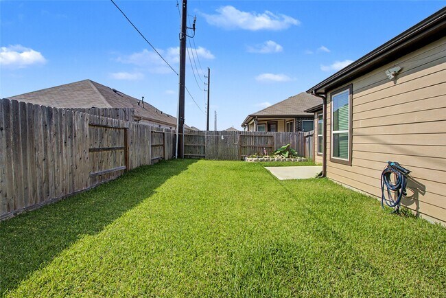 Building Photo - 7219 Escondido Dr