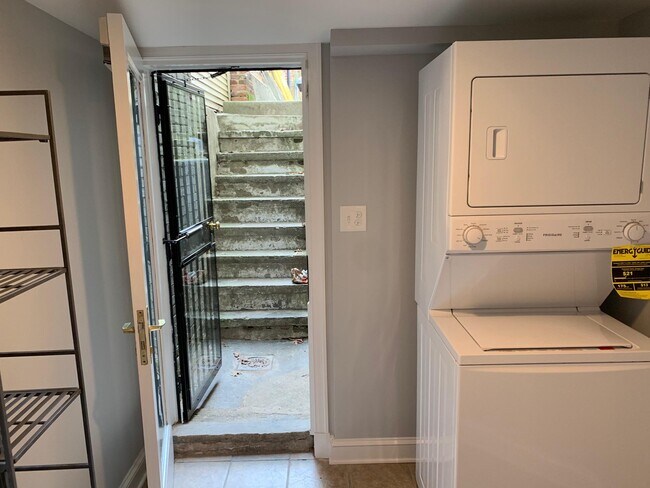 Building Photo - 811 F St NE