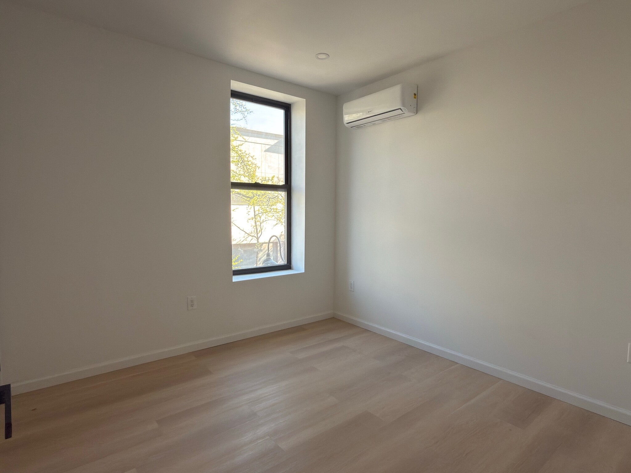 Building Photo - 5722 Myrtle Ave