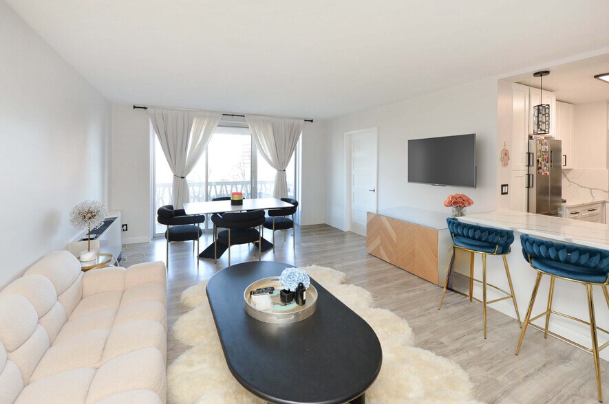 Dining Area - 2000 Linwood Ave