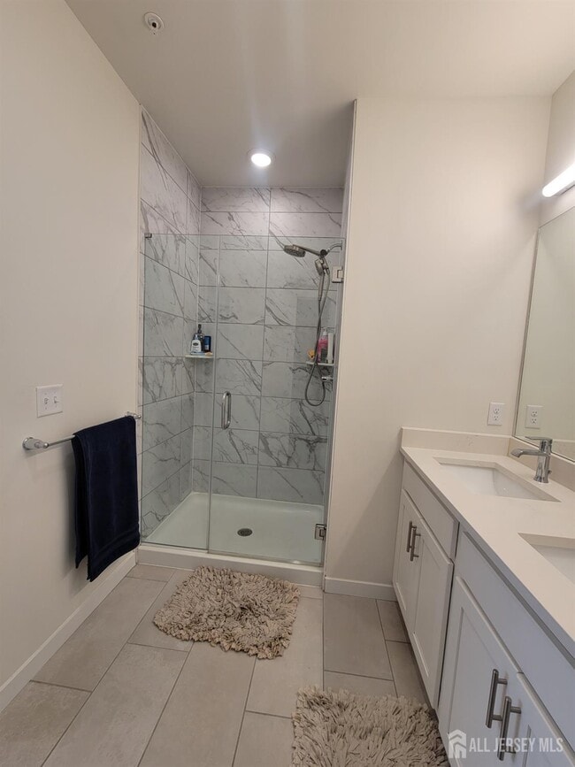 Building Photo - 231 Lorhan Dr