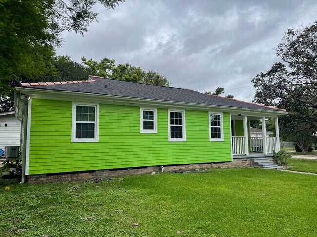 Building Photo - 16 Hawkins Ave