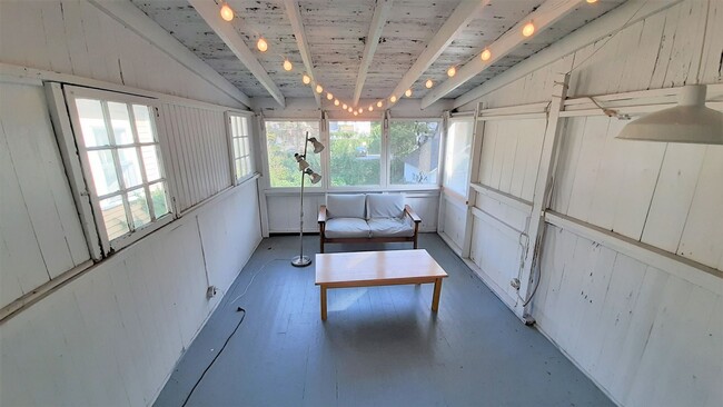 Building Photo - 405 N Aurora St