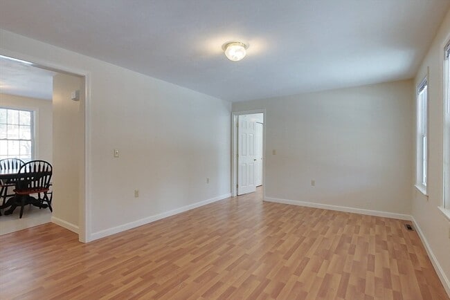 Building Photo - 661 South Rd