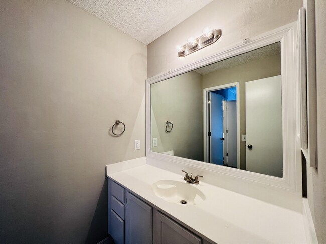 Building Photo - 1072 Gould Pl