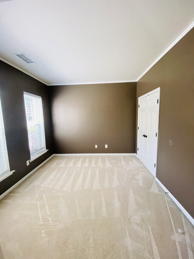 Building Photo - Heart of Ballantyne!  Beautiful End Unit Townhome. 2 Large Primary Suites Up & Flex Rm/3rd BR On ...