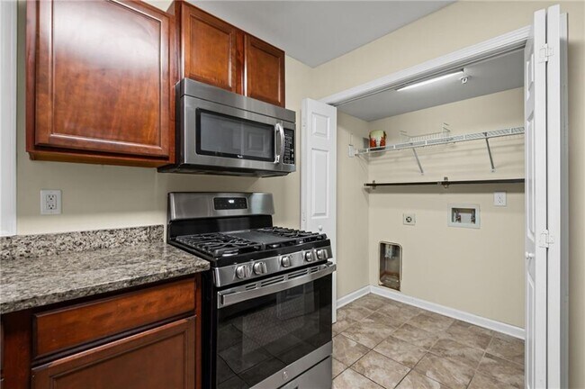 Building Photo - 401 Augusta Dr