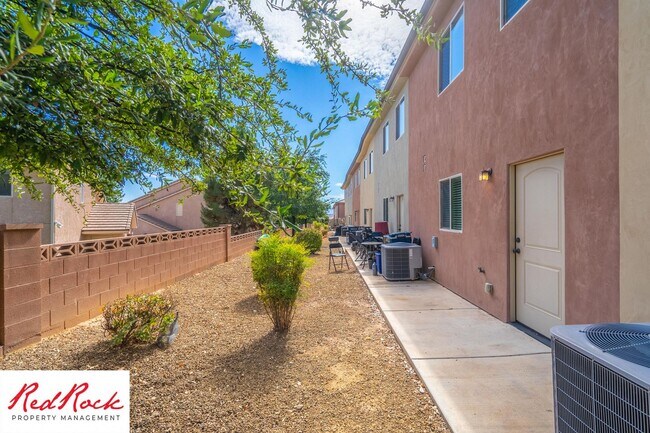 Building Photo - 2801 E 450 N