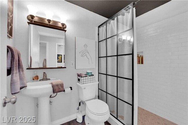 Building Photo - A Must See!! 5 bedroom 3.5 Bathroom home i...