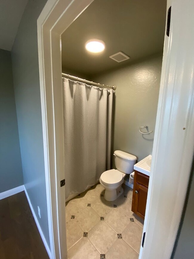 Building Photo - Big beautiful Home for rent in Visalia, Ca