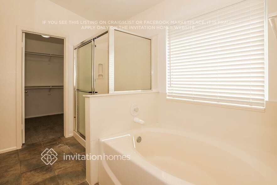 Building Photo - 2626 S 156th Ave