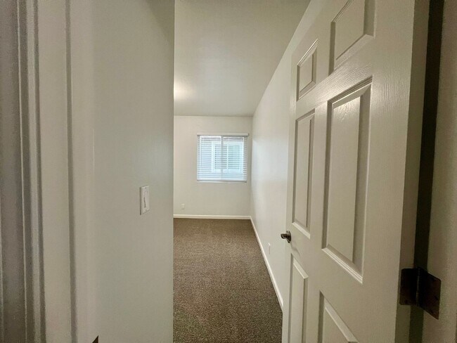 Building Photo - Modern Renovated 2-Bedroom in Santa Clara | Prime Location Near Apple, Nvidia & Major Highways
