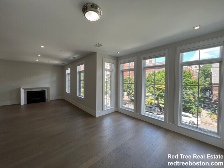 Building Photo - 20 Marion St