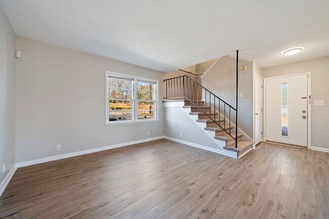 Building Photo - Charming 2-Bedroom End Unit townhome Avail...
